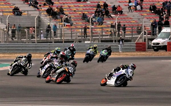 Excelente espectáculo del Superbike argentino en San Juan